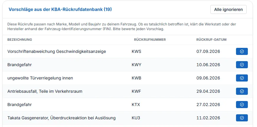 Block Vorschläge aus der KBA-Rückrufdatenbank mit Rückrufnummer, Datum und Häkchen-Button sowie dem Button Alle ignorieren